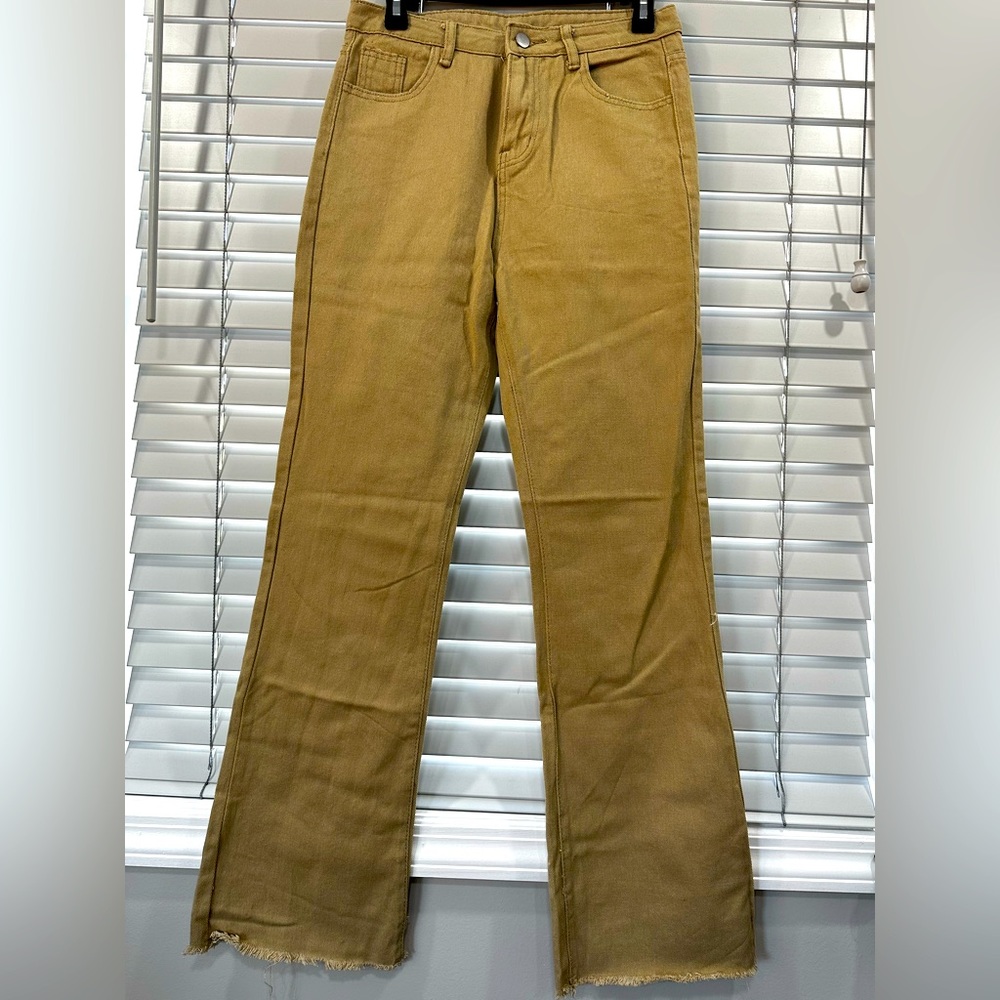 Cargo bootcut pants. Never worn. SizeM